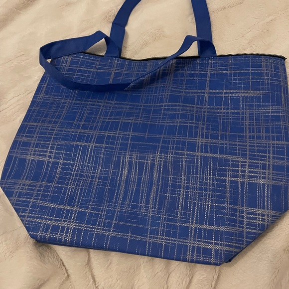 Disney Collector Insulated Tote Bag - Picture 3 of 4